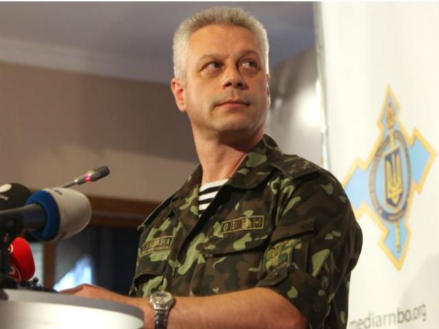 Две колонны военной техники проехали из России в направлении Новоазовска Две колонны военной техники проехали из России в направлении Новоазовска