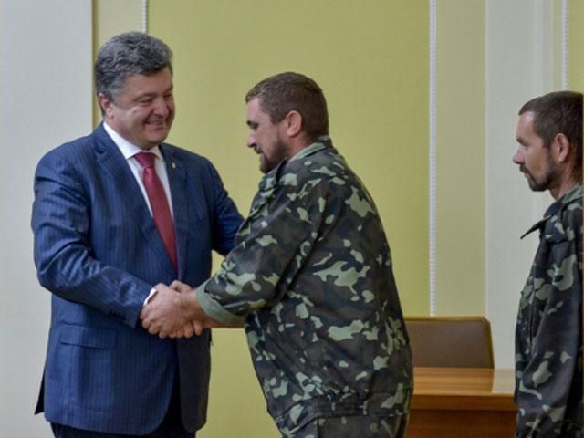 З часу припинення вогню звільнено близько 700 громадян України, — Порошенко