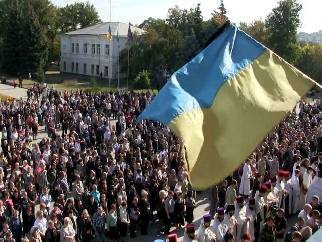 В Сумах похоронили 6 героев, погибших в зоне АТО (Видео) В Сумах похоронили 6 героев, погибших в зоне АТО (Видео)