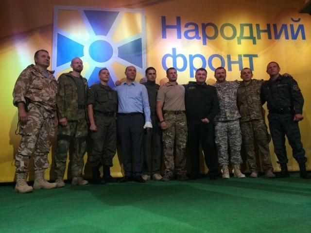 Турчинов, Аваков, та командири ряду батальйонів увійшли у військову раду "Народного фронту"