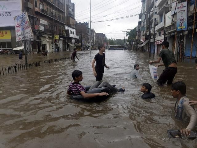 Понад мільйон людей постраждали від повені у Пакистані