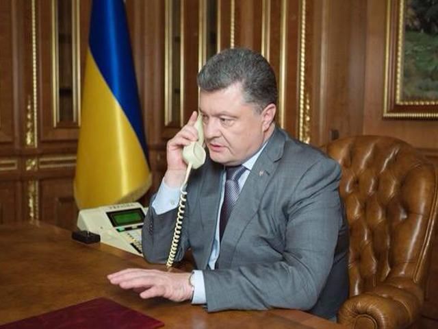 Порошенко поблагодарил Олланда за его усилия в поддержку Украины