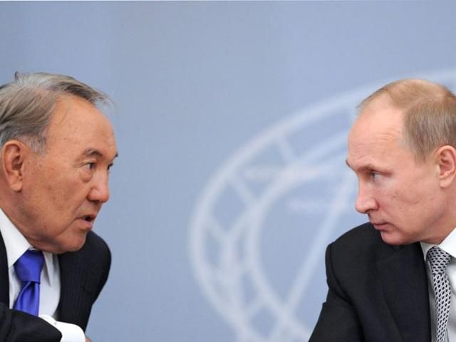 Путін поговорив з Назарбаєвим про Україну Путін поговорив з Назарбаєвим про Україну