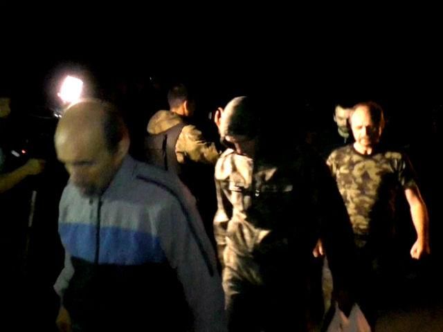 Обмін полоненими в рамках мінських домовленостей триває (Відео) Обмін полоненими в рамках мінських домовленостей триває (Відео)