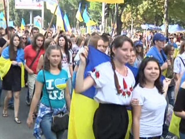 Жители Запорожья провели марш против российской агрессии (Видео)