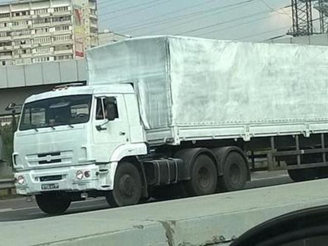 Первые грузовики российского "гуманитарного конвоя" пересекли российскую границу Первые грузовики российского "гуманитарного конвоя" пересекли российскую границу