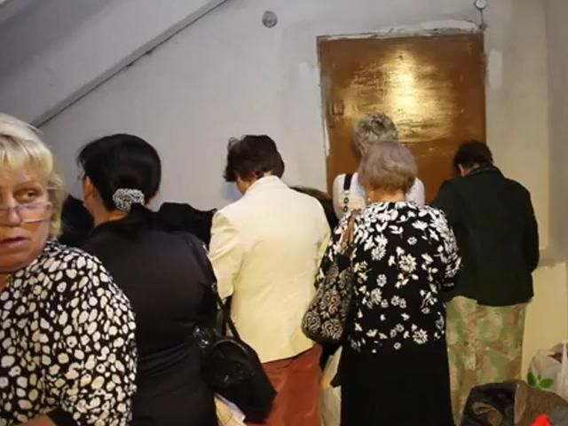 Сторонники террористов не стесняются брать украинскую гуманитарную помощь (Видео) Сторонники террористов не стесняются брать украинскую гуманитарную помощь (Видео)