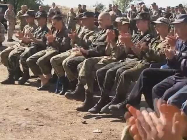Для военных в зоне АТО устроили концерт
