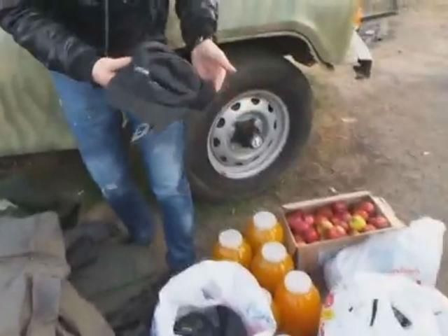 Волонтери передали бійцям АТО мед та яблука
