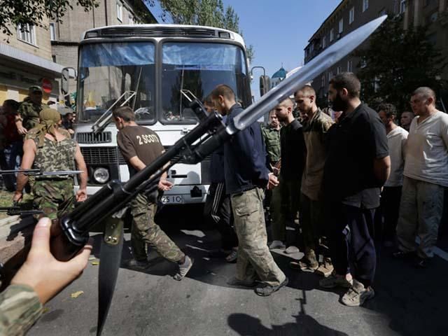 Українська сторона та бойовики обмінялися полоненими: "73 на 73"