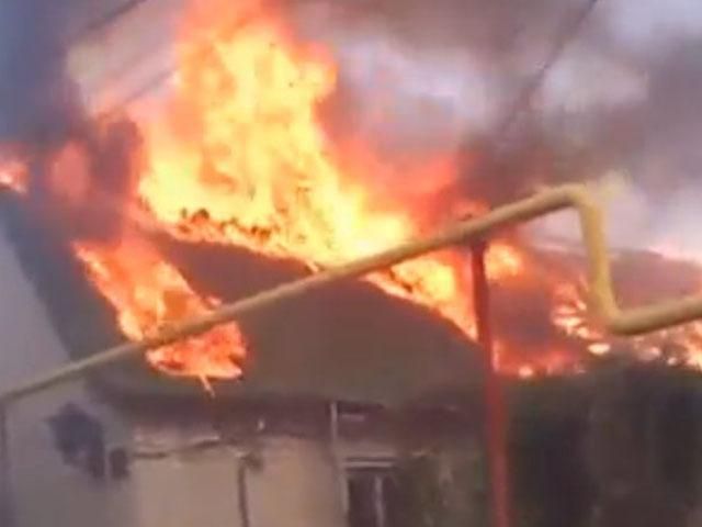 В Донецьку обстріляли відразу кілька районів міста (Відео)
