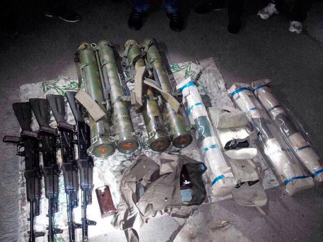 СБУ задержала трех террористов в Мариуполе (Фото) СБУ задержала трех террористов в Мариуполе (Фото)