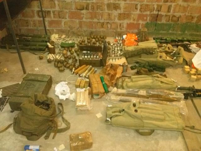 У жителя Днепропетровска изъяли большой арсенал оружия (Фото)