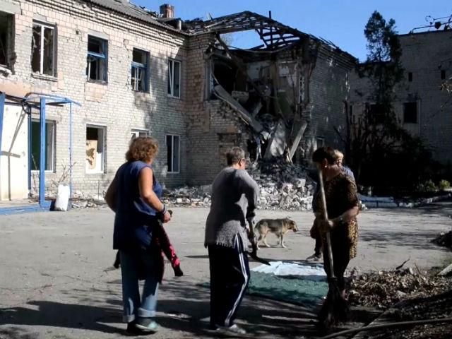 Село на Луганщині сильно постраждало від воєнних дій (Відео)