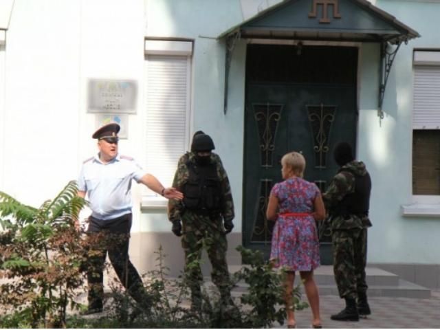 Триває обшук будівлі Меджлісу у Криму (Фото)