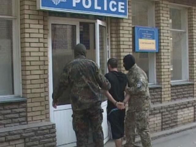 Рота "Харьков 2" задержала диверсанта в Славянске Рота "Харьков 2" задержала диверсанта в Славянске