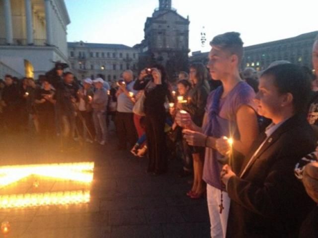 Киев в свечах: Украина вспоминает погибших журналистов (Фото)