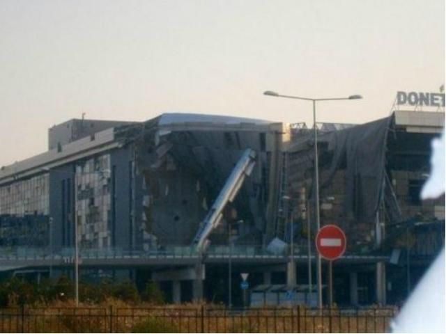 Возле Донецкого аэропорта — взрывы и залпы. — СМИ Возле Донецкого аэропорта — взрывы и залпы. — СМИ