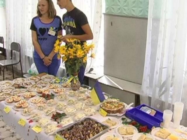 Черновицкие студенты устроили патриотическую ярмарку Черновицкие студенты устроили патриотическую ярмарку