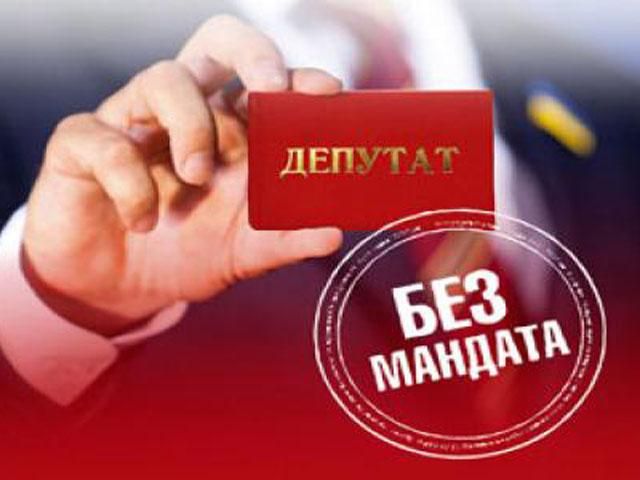 П’ять регіоналів склали мандати на користь нової "кримської влади" П’ять регіоналів склали мандати на користь нової "кримської влади"