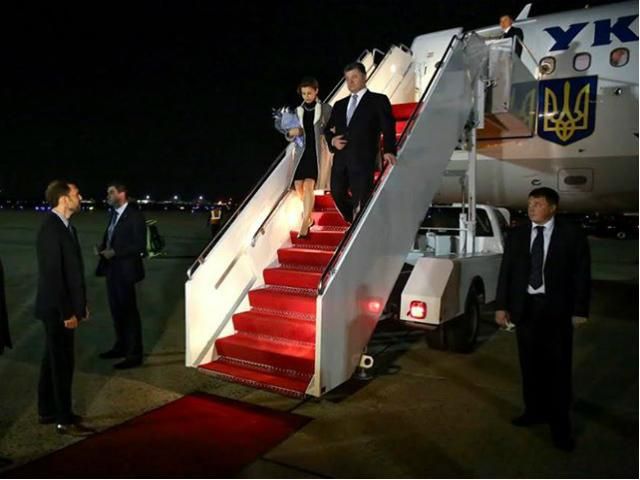 Порошенко прибыл в США (Фото) Порошенко прибыл в США (Фото)