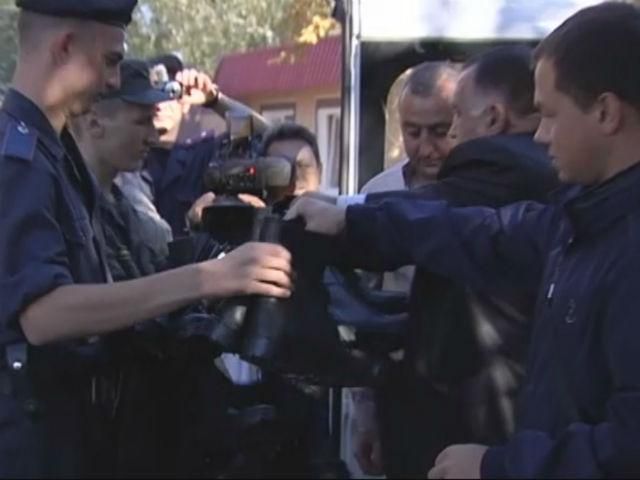Представители грузинской общины передали амуницию для Нацгвардии