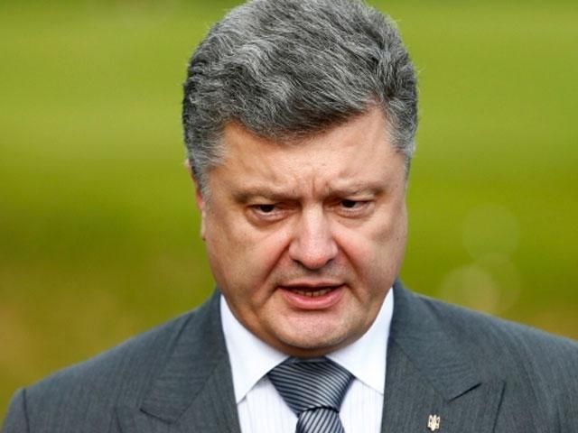 Из плена террористов освобождены трое офицеров-разведчиков, — Порошенко Из плена террористов освобождены трое офицеров-разведчиков, — Порошенко