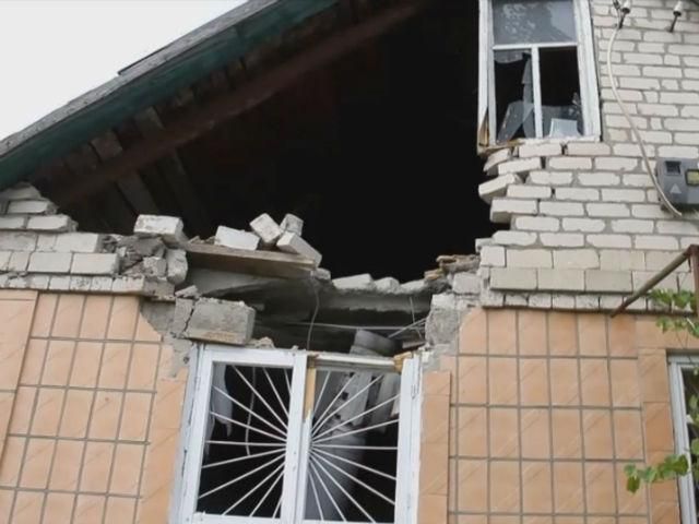 В будинок в околицях міста Щастя потрапив снаряд