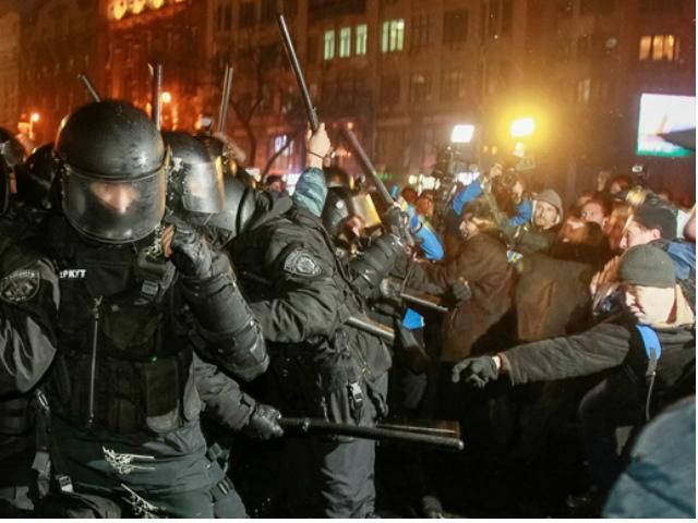 Суд освободил командира "Беркута", которого подозревают в расстреле майдановцев Суд освободил командира "Беркута", которого подозревают в расстреле майдановцев