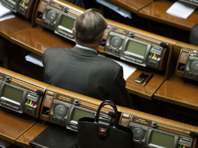 Фракційні ігрища на тлі війни Фракційні ігрища на тлі війни