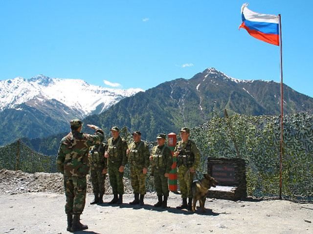 В Луганской области на фугасе подорвались российские пограничники, — очевидцы