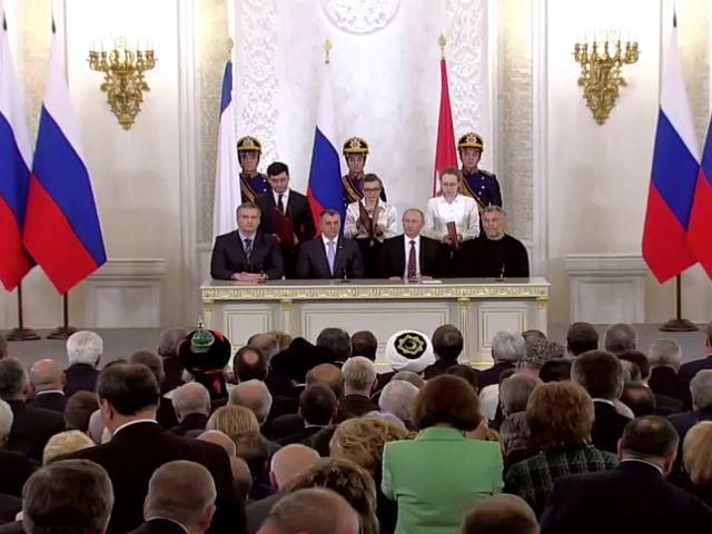 Півроку як Крим не наш. Окупація ізолювала півострів, десятки тисяч кримчан стали біженцями Півроку як Крим не наш. Окупація ізолювала півострів, десятки тисяч кримчан стали біженцями