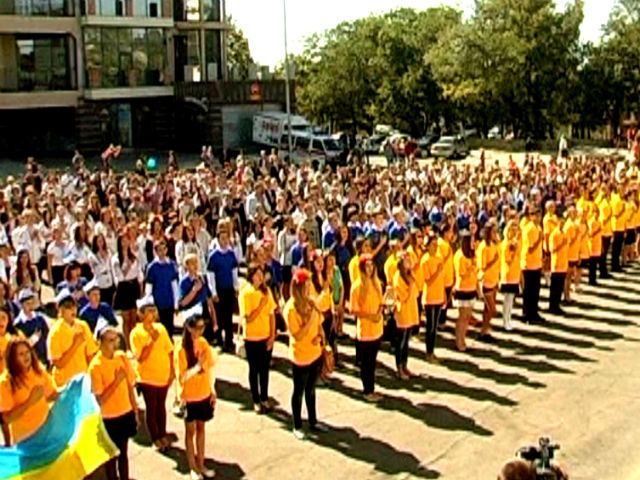 В день города херсонские школьники установили рекорд по исполнению гимна