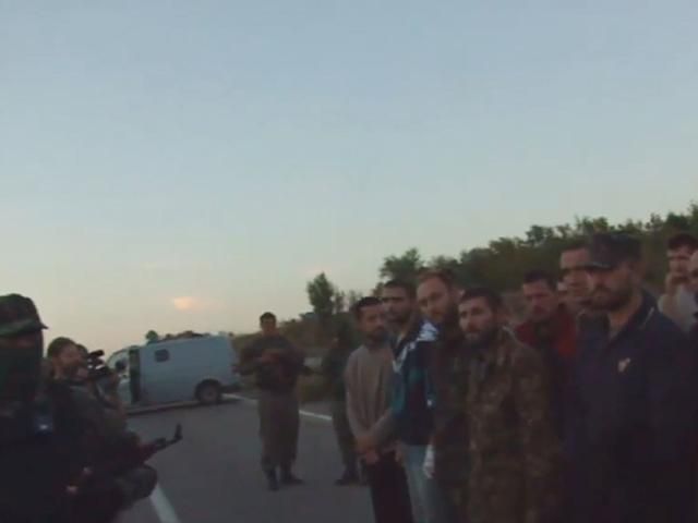 Обмін полоненими: звільнено 35 військових, мають звільнити ще 30 Обмін полоненими: звільнено 35 військових, мають звільнити ще 30