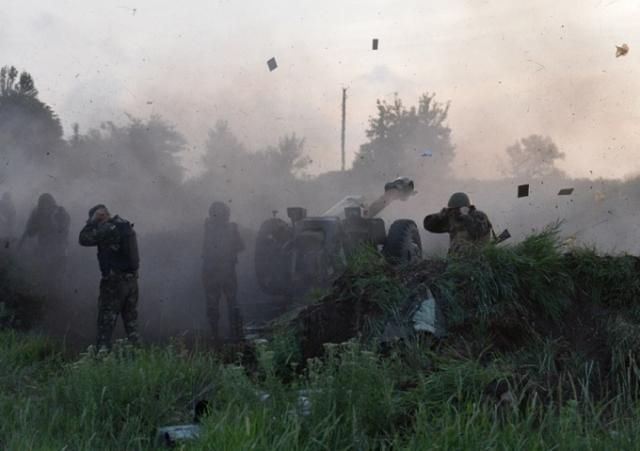 Украинские бойцы уничтожили около 40 террористов Украинские бойцы уничтожили около 40 террористов