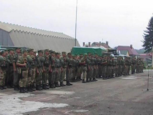 Півтори сотні прикордонників рушили в зону АТО із Чернівців Півтори сотні прикордонників рушили в зону АТО із Чернівців