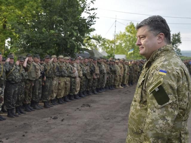 Наші хлопці захищають і свою землю, і весь Західний світ, — Порошенко