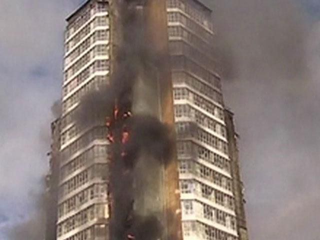 В центре Красноярска загорелся дом В центре Красноярска загорелся дом