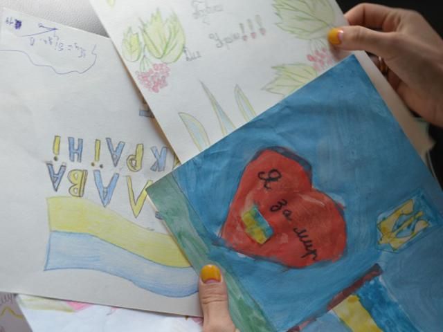 У Краматорську та Слов'янську українських солдатів уже не вважають "карателями" - 22 вересня 2014 - Телеканал новин 24 У Краматорську та Слов'янську українських солдатів уже не вважають "карателями" - 22 вересня 2014 - Телеканал новин 24