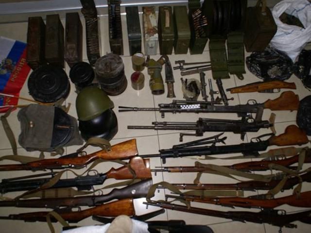 У Мелітополі СБУ "на гарячому" затримала незаконних торговців зброєю (Фото)