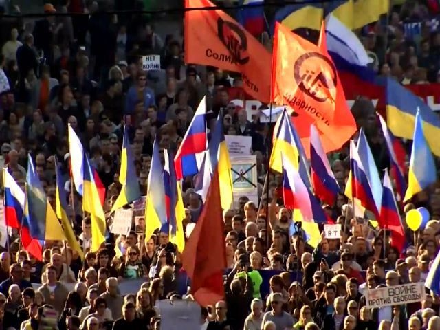“Ні – війні!” в Москві вийшли сказати близько 25 тисяч людей (Відео)