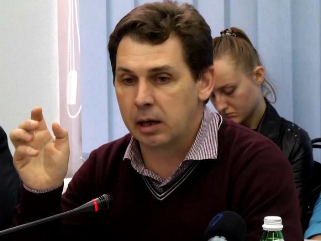 Підкуп виборців адаптовують до сучасних реалій – тепер роздають гумпакунки переселенцям Підкуп виборців адаптовують до сучасних реалій – тепер роздають гумпакунки переселенцям