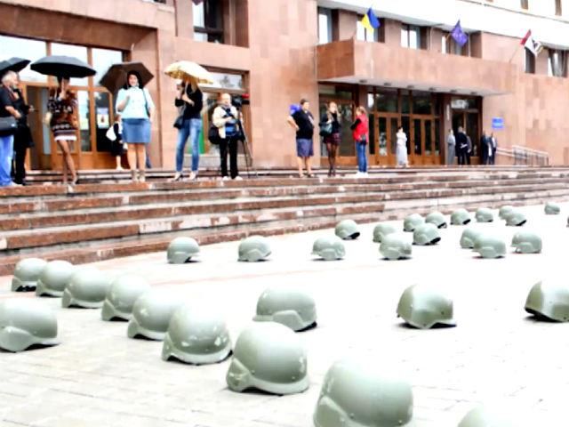 Найактуальніші фото дня – одесити зводять окопи навколо міста, Маріуполь – під захистом Найактуальніші фото дня – одесити зводять окопи навколо міста, Маріуполь – під захистом