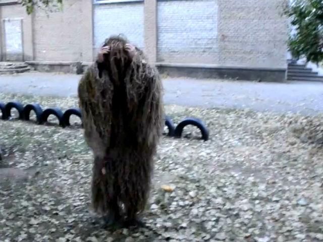 Волонтеры и переселенцы шьют для солдат маскировочные костюмы (Видео) Волонтеры и переселенцы шьют для солдат маскировочные костюмы (Видео)