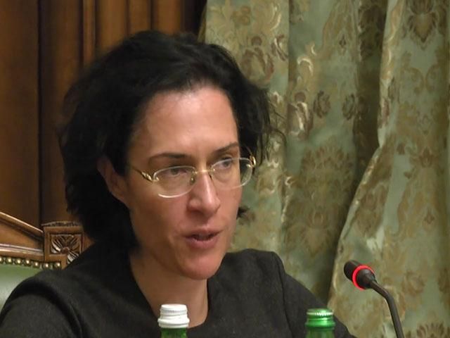 С сегодняшнего дня украинцы смогут официально купить валюту только на 3000 грн С сегодняшнего дня украинцы смогут официально купить валюту только на 3000 грн