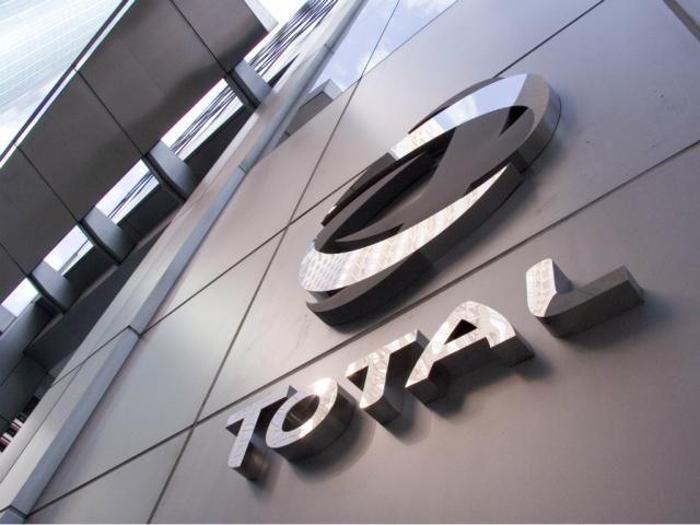 Из-за санкций французская корпорация Total замораживает сотрудничество с "Лукойлом"