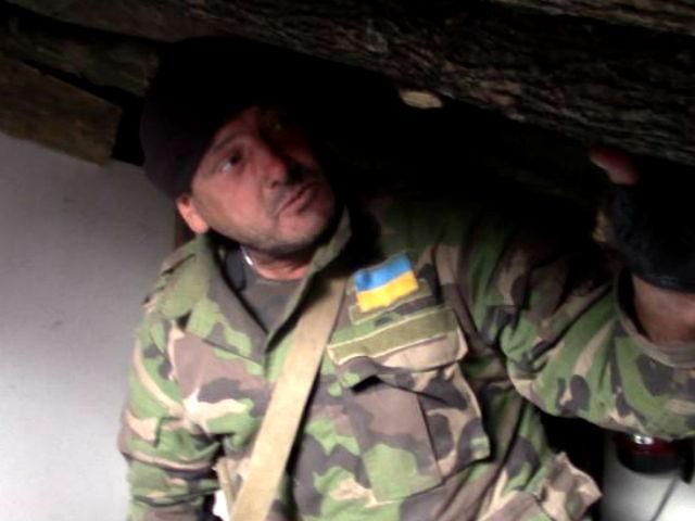 Солдатські будні. Боєць влаштував екскурсію бліндажем (Відео) Солдатські будні. Боєць влаштував екскурсію бліндажем (Відео)