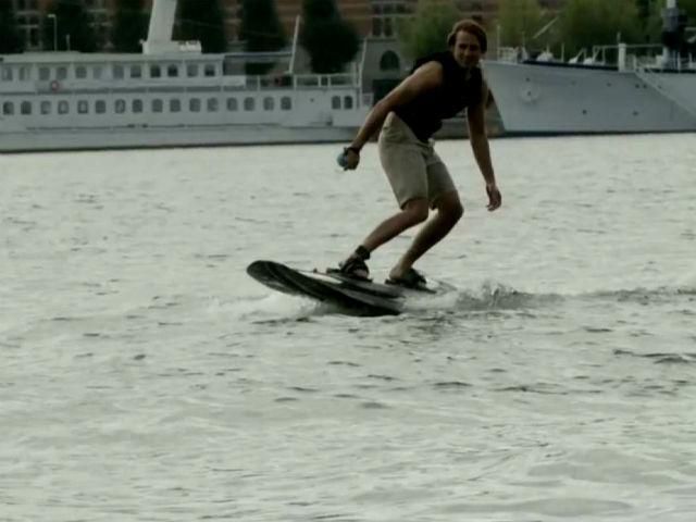 Radinn розробила інноваційну дошку для серфінгу і вейкбордінгу Radinn розробила інноваційну дошку для серфінгу і вейкбордінгу