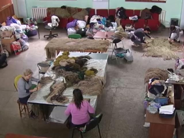 В Запорожье волонтеры создают для военных специальную маскировку (Видео) В Запорожье волонтеры создают для военных специальную маскировку (Видео)