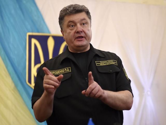 Порошенко розпорядився відправити військових комісарів у зону АТО